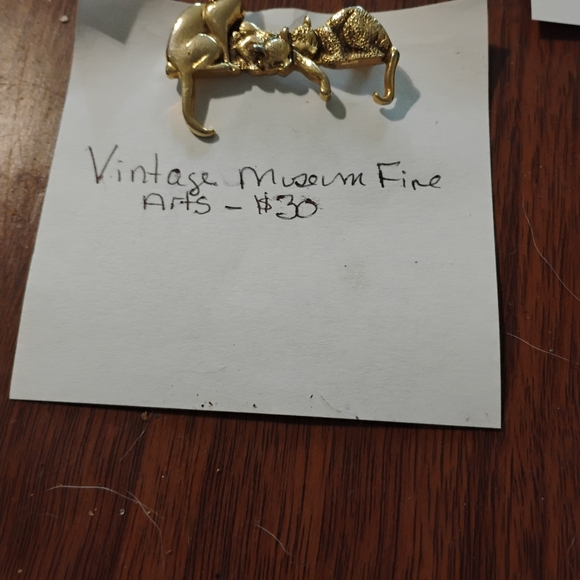 Gold Cat Brooch: MUSEUM OF FINE ARTS - Picture 1 of 1